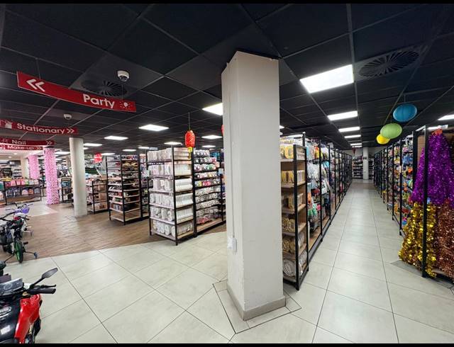 2,194M² RETAIL FOR SALE IN LONEHILL